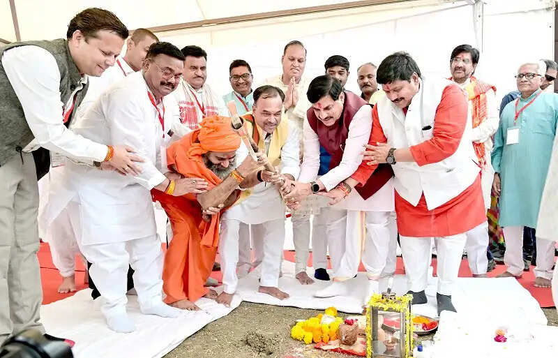आदर्श विद्यालयों से ही संस्कारित होगी नई पीढ़ी : मुख्यमंत्री डॉ. यादव