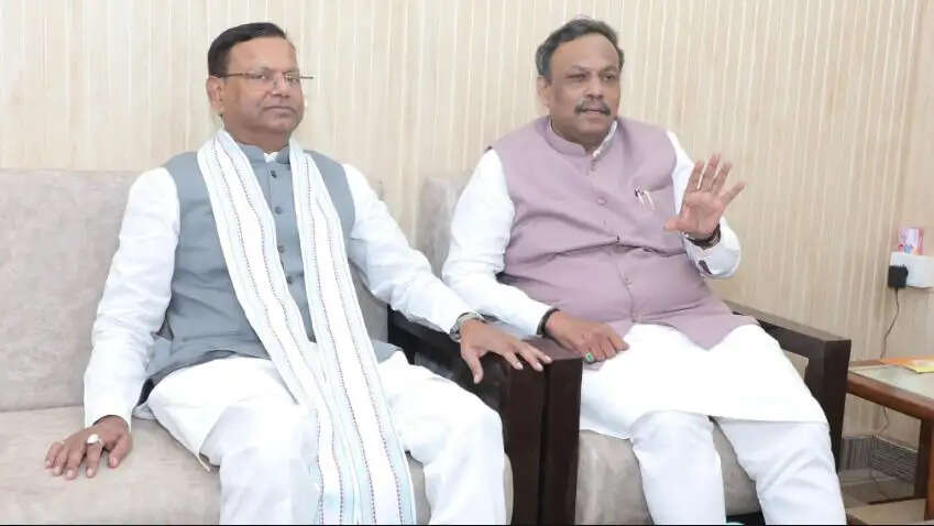 विनोद तावड़े पहुँचे लखनऊ,यूूपी में टीम गठन व मंत्रिमण्डल विस्तार को लेकर मंथन जारी