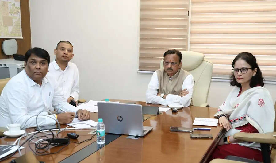 बालाघाट में स्वास्थ्य सेवाओं के सुदृढ़ीकरण और रोग नियंत्रण की व्यापक कार्यवाही करें : उप मुख्यमंत्री शुक्ल