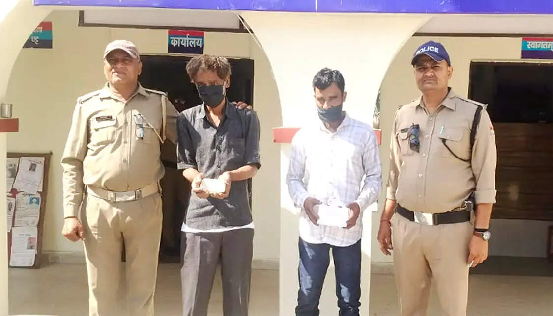पुलिस ने स्मैक तस्कर अनीश व मुन्तज़िर को किया गिरफ्तार