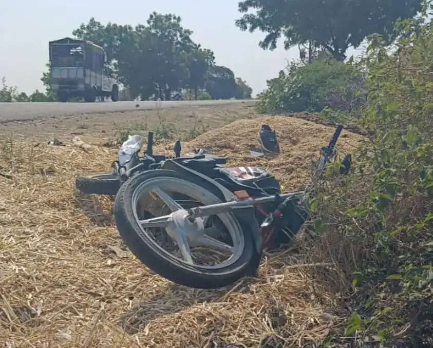 राजगढ़ः अज्ञात वाहन की टक्कर से बाइक सवार मां-बेटे की मौत