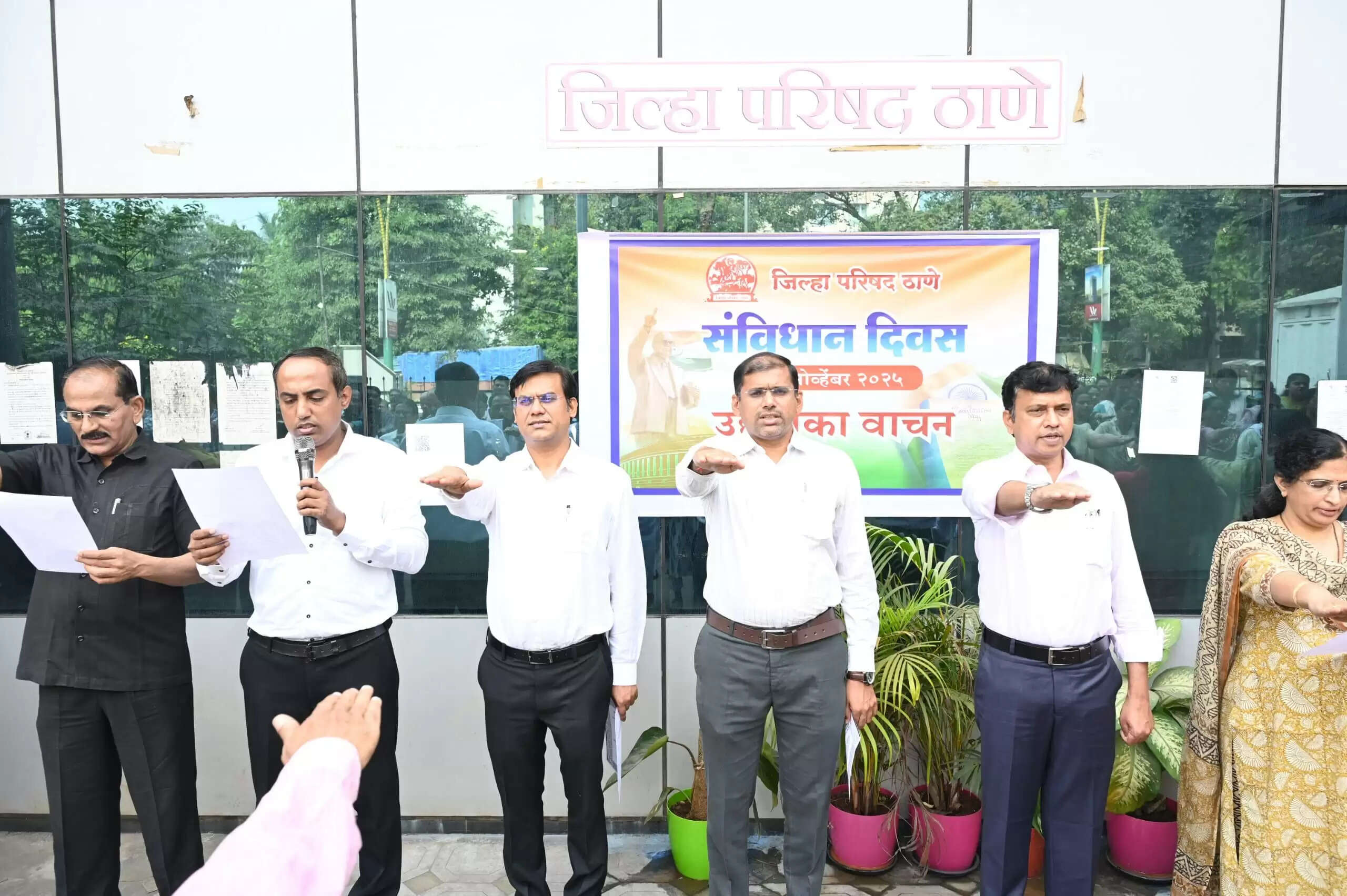 संविधान दिवस पर ठाणे ज़ेडपी ने पपर्स बॉल बनाने की पहल की