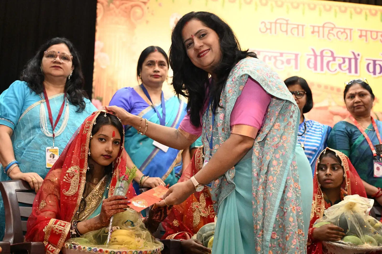 अर्पिता महिला मंडल ने 16 ज़रूरतमंद बेटियों को शादी के लिए उपलब्ध कराया ज़रूरी सामान
