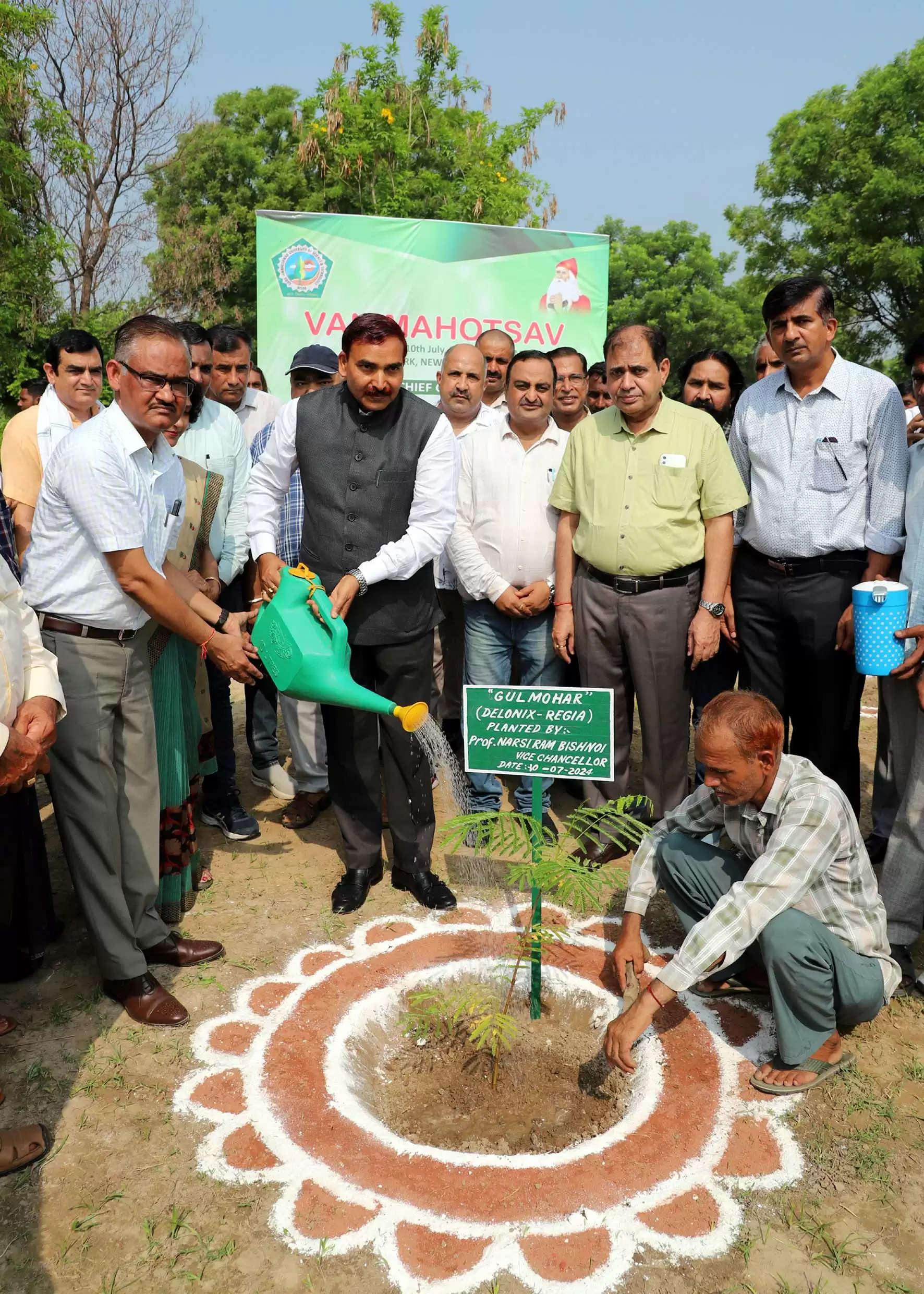 हिसार: पर्यावरण संरक्षण के अपने मूल सिद्धांत के प्रति विश्वविद्यालय सजग : नरसी राम बिश्नोई