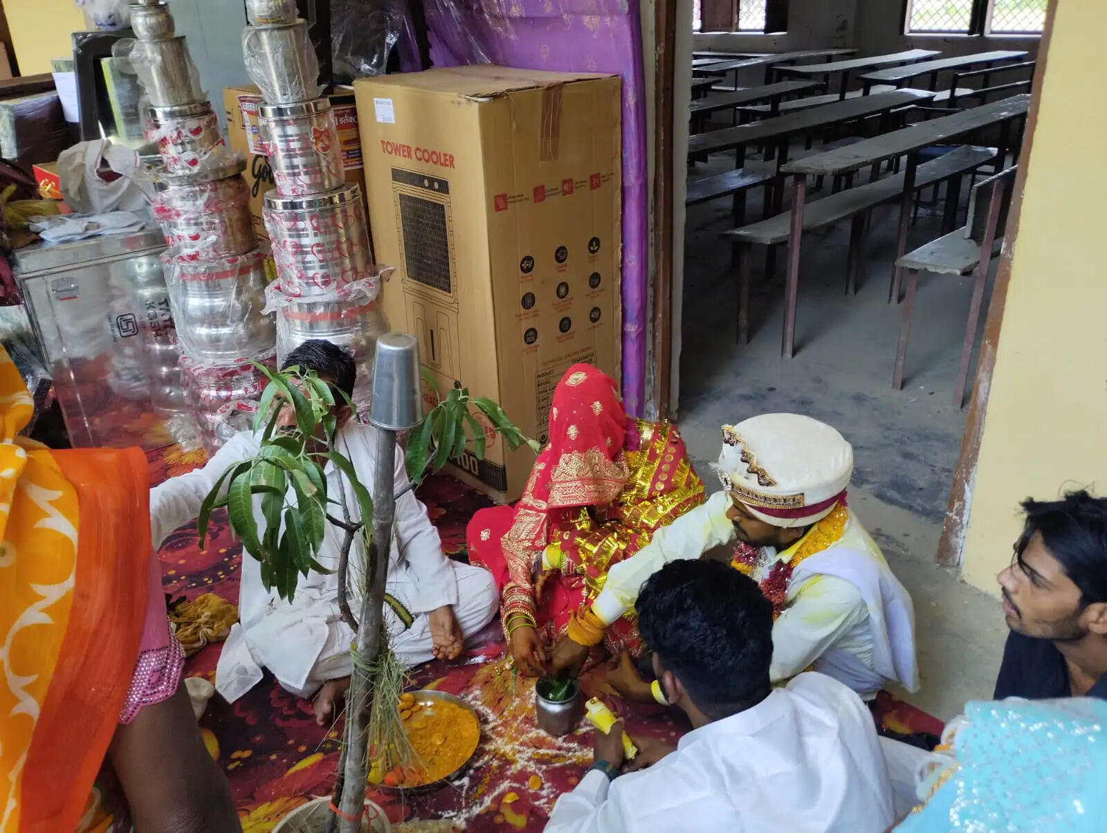 सामूहिक विवाह समारोह में गूंजे शहनाई के स्वर, विधायक प्रदीप यादव ने नवदंपतियाें को दिया आशीर्वाद