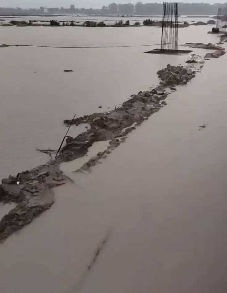 मेघा-महानदी रपटा बारिश में बहा, आवागमन बंद