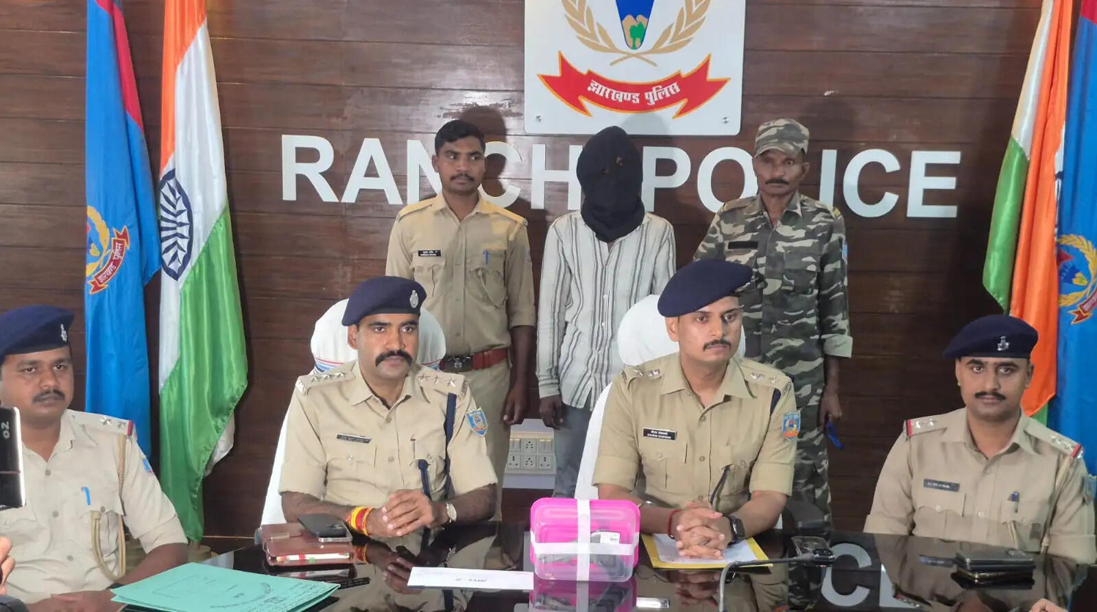 पिठोरिया फायरिंग का खुलासा, दो आरोपित गिरफ्तार, देसी पिस्टल और बाइक बरामद