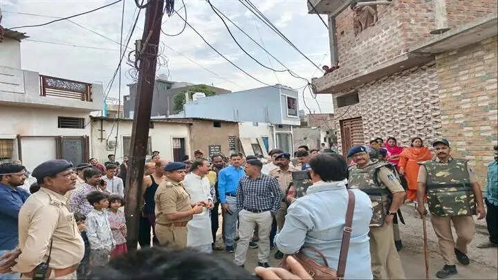 इंदौरः जिला प्रशासन की बड़ी कार्रवाई, 30 करोड़ की शासकीय भूमि अतिक्रमण मुक्त, 12 मकान हटाए गए