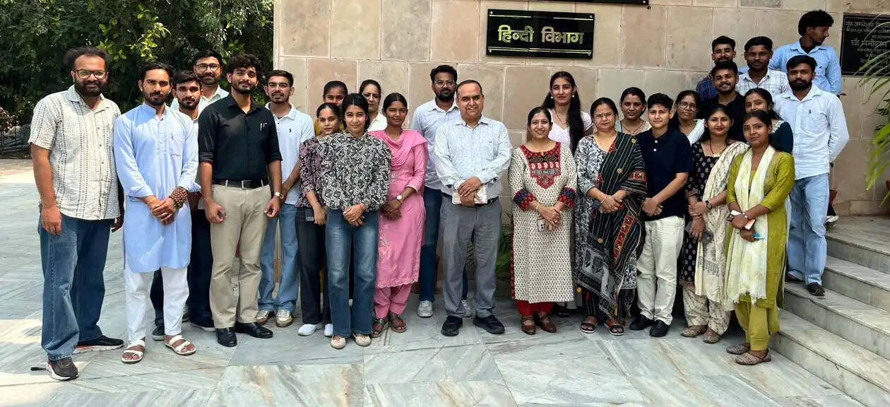 हिसार : हिंदी केवल शब्दों का समूह नहीं, बल्कि एक मनोवैज्ञानिक अनुभव : प्रो. राकेश कुमार बहमनी