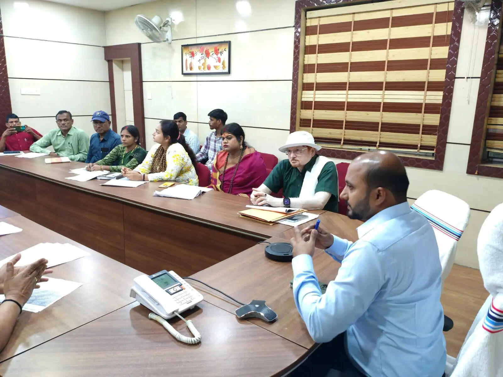 एड्स की रोकथाम को लेकर डीसी ने की बैठक, गर्भवती महिलाओं के पतियों की जांच के निर्देश