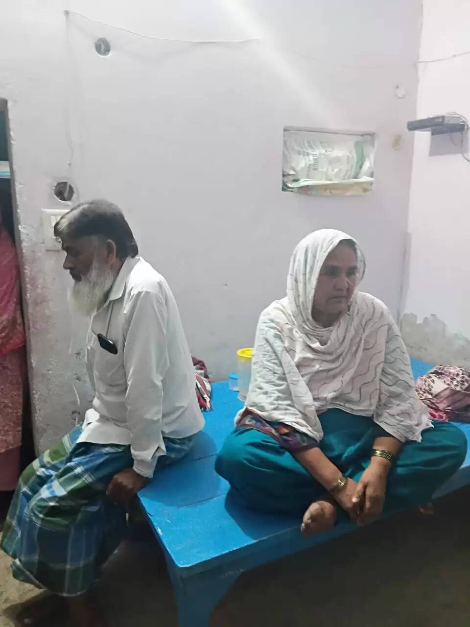 संदिग्ध परिस्थितियों में फांसी के फंदे से लटकती मिली विवाहिता