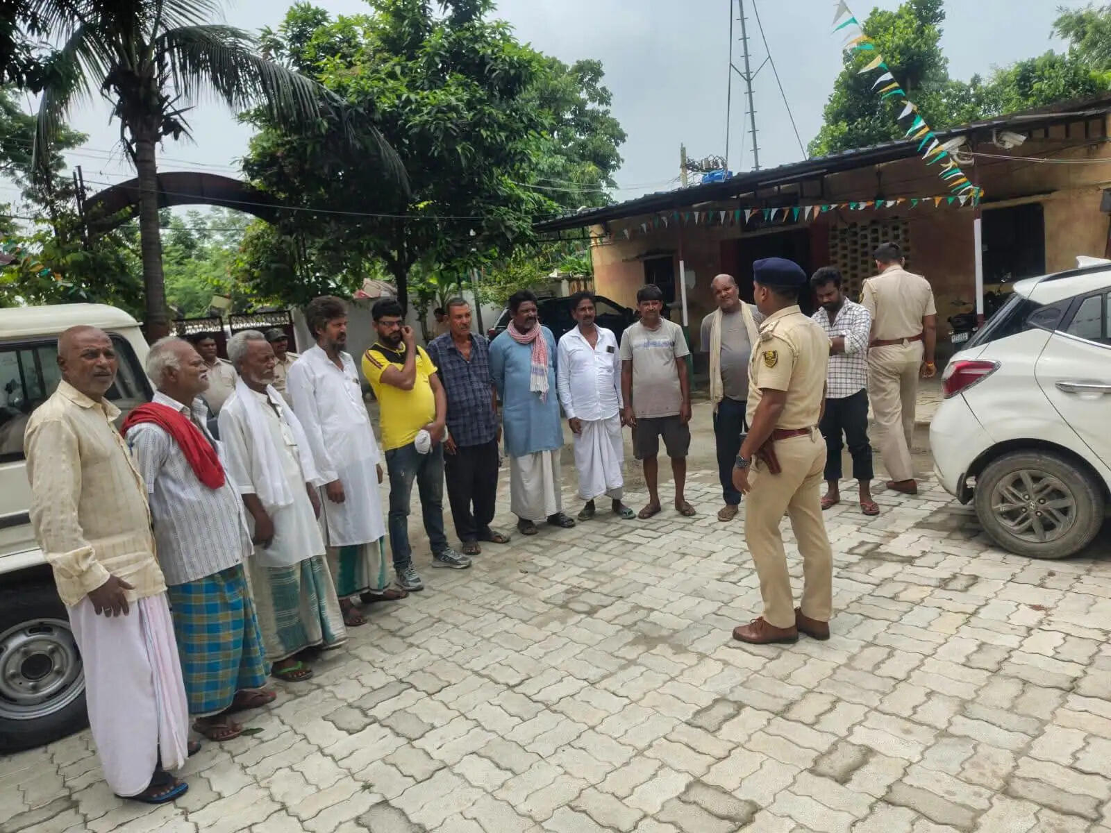 एसपी के निर्देश पर जिला के सभी थाना में हुआ गुंडा परेड