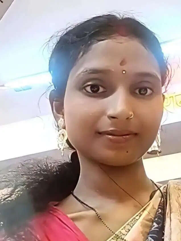 सड़क दुर्घटना में विवाहिता की मौत
