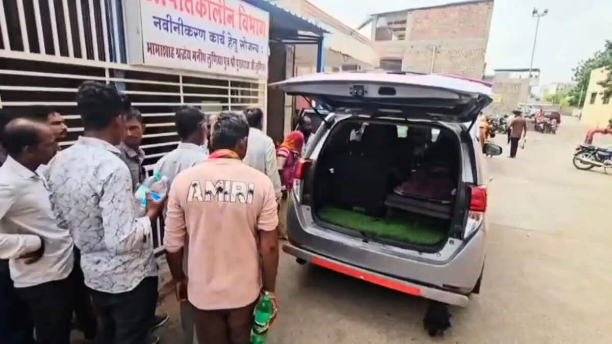 खेत में मिली बमनुमा वस्तु घर ले गया पांच साल का मासूम, खेलते समय धमाका; मां-बेटा गंभीर