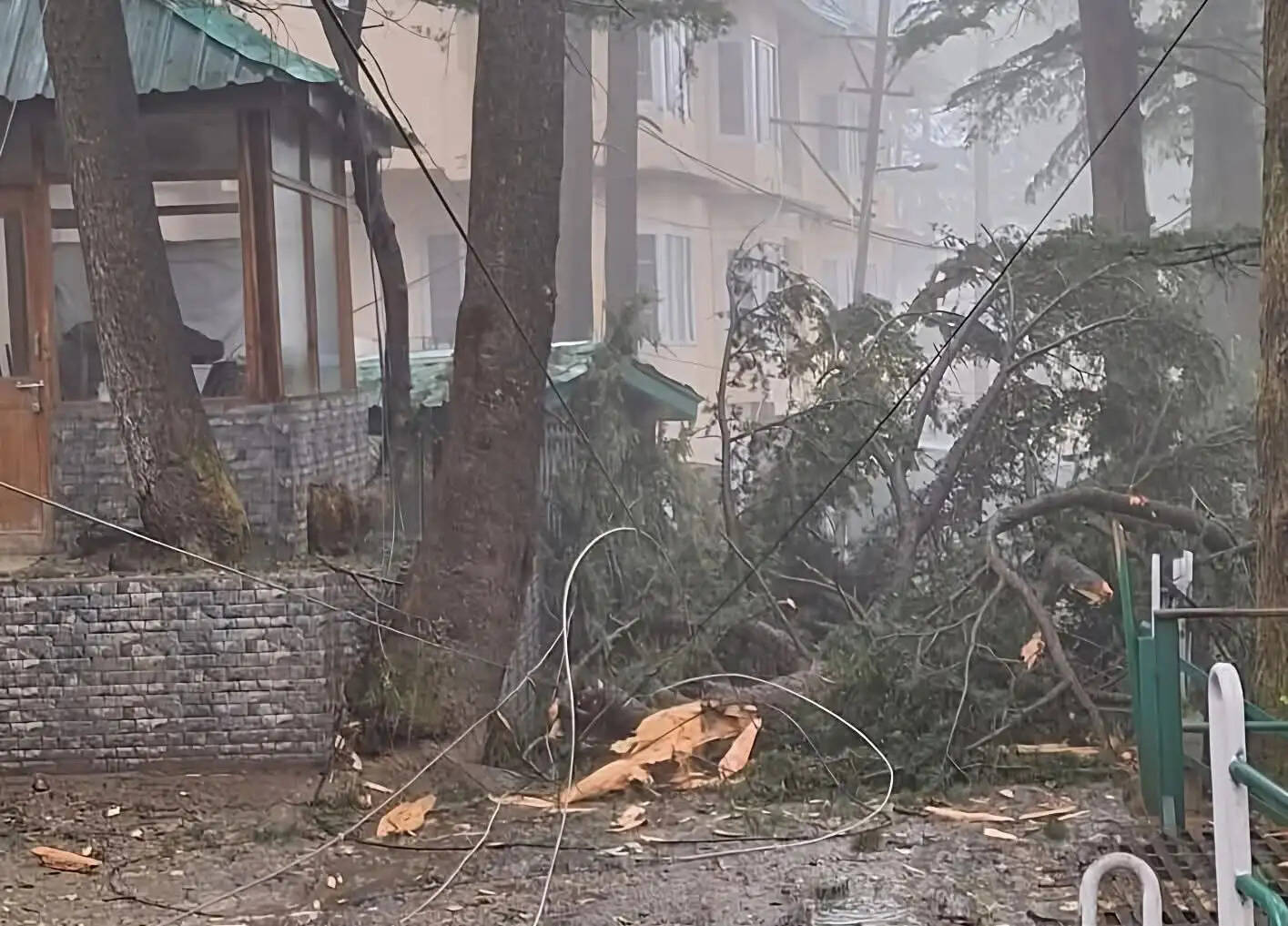हिमाचल में आंधी-बारिश से जनजीवन प्रभावित, 7 मई तक अलर्ट