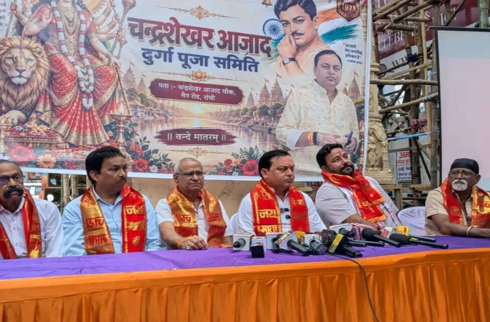 चंद्रशेखर आजाद दुर्गा पूजा समिति इस वर्ष भव्य द्वारका मंदिर का 3डी पंडाल का करेगा निर्माण