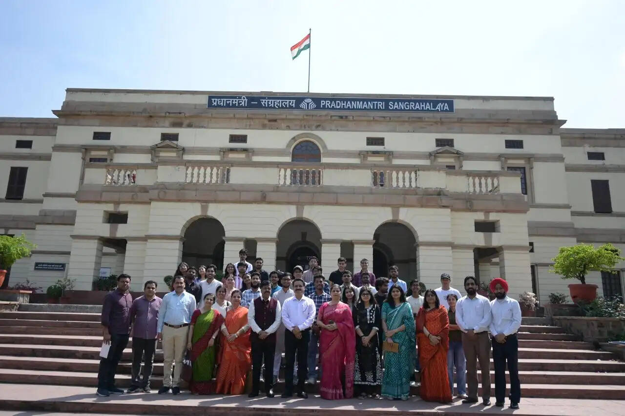डीयू के सीआईपीएस ने किया प्रधानमंत्री संग्रहालय के शैक्षिक भ्रमण का आयोजन