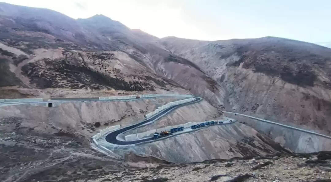 बीआरओ ने 17, 500 फीट की ऊंचाई पर तैयार की सड़क