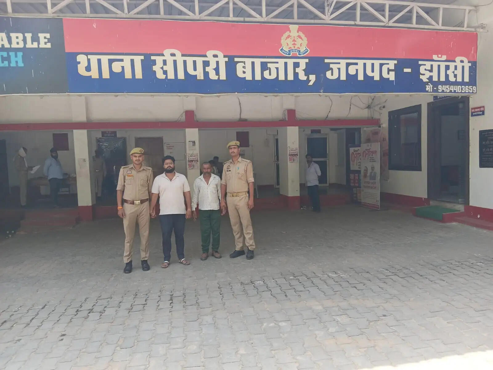 झांसी : होटल कर्मचारियों ने चाचा-भतीजे पर तलवार-फरसे से किया हमला,भतीजे की मौत