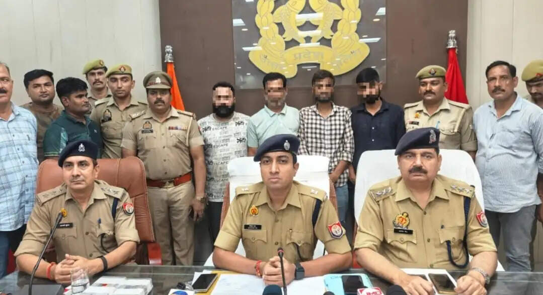 तंत्र-मंत्र और भय का माहौल बनाकर 70 लाख की ठगी के आरोप में चार गिरफ्तार