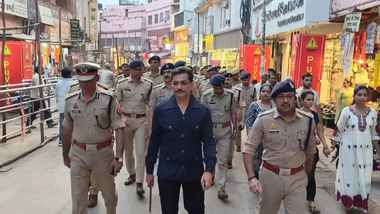 सावन के दूसरे सोमवार की पूर्व संध्या पर काशी विश्वनाथ धाम में उमड़ा आस्था का सैलाब