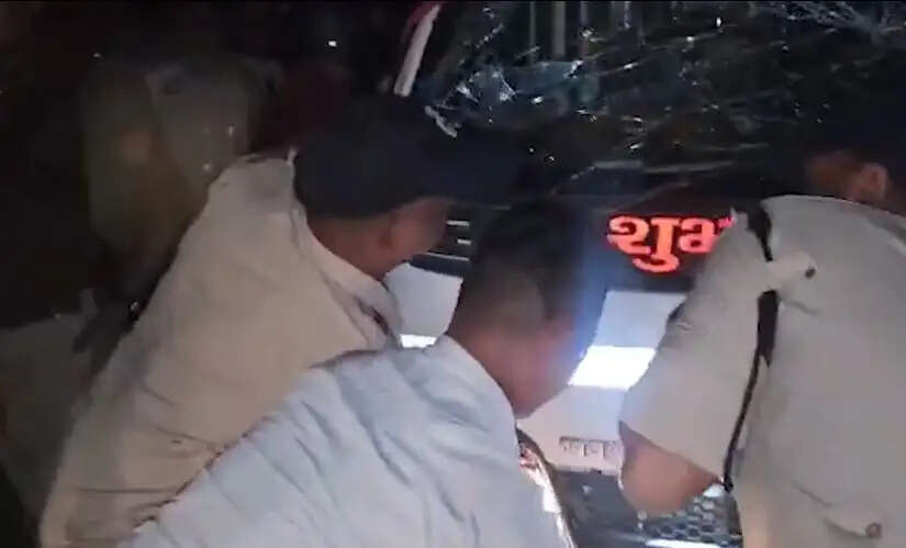 असम के दीमा हसाओ में यात्री वैन 200 फीट नीचे गिरी, तीन लोगों की मौत, चार अन्य घायल