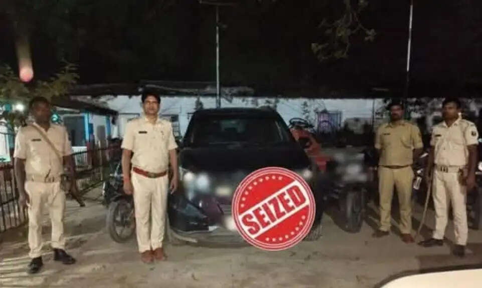 वीरपुर में पुलिस की बड़ी कार्रवाई, 1560 बोतल नेपाली शराब के साथ वाहन जब्त