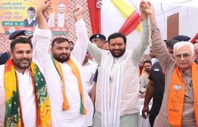 सोनीपत में पूर्व डिप्टी मेयर कांग्रेस छोड़ भाजपा में हुए शामिल