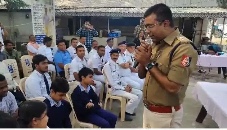 विश्व दिव्यांग दिवस पर विशेष कार्यक्रम, बच्चों को डीसीपी ने दिए उपहार