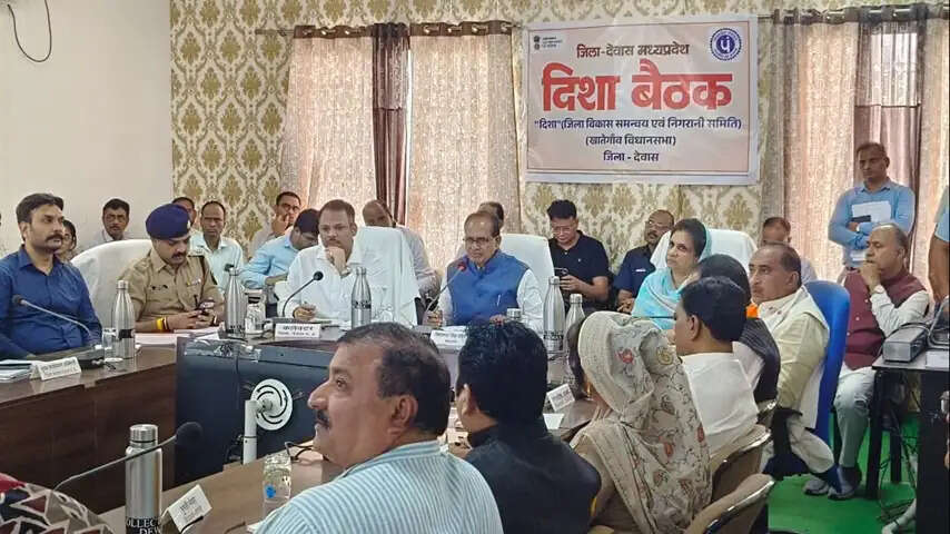देवास में अगले पांच वर्षों में होगी आधुनिक खेती, खाद की कालाबाजारी पर होगी सख्त कार्रवाई : शिवराज