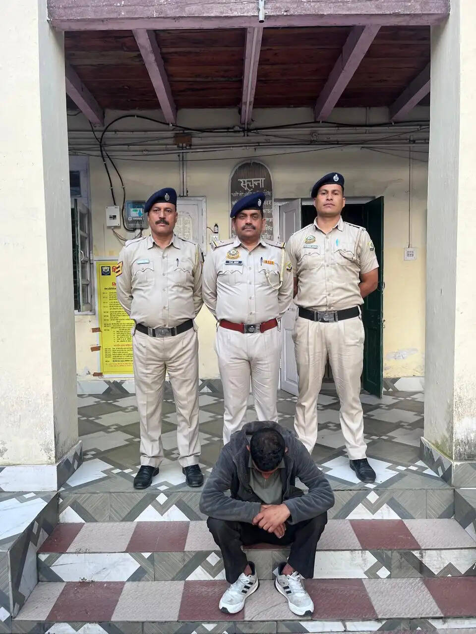 चोरी हुई कार बरामद, आरोपी गिरफ्तार