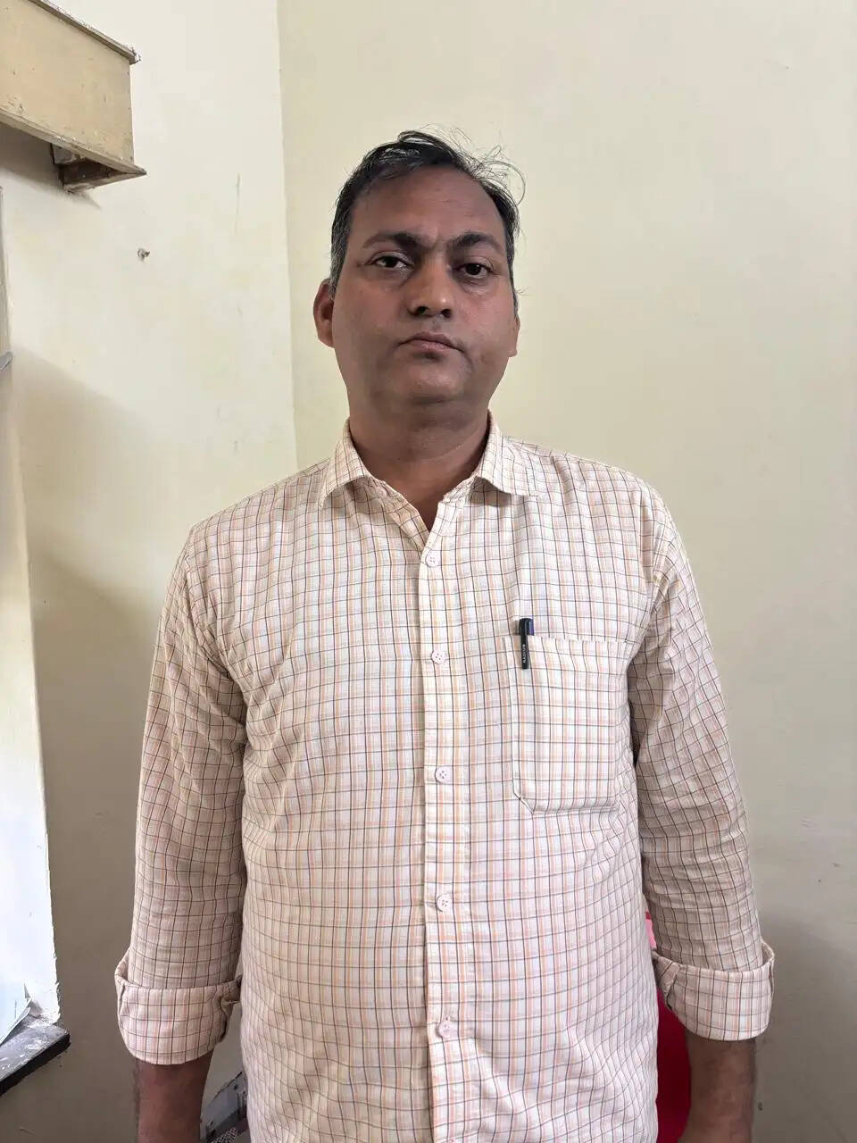 रेलवे पुलिस चौकी का आरक्षक 70 हजार रुपए रिश्वत लेते गिरफ्तार