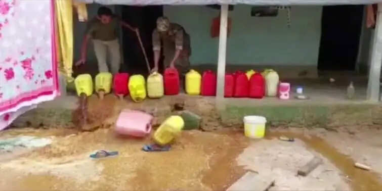 पश्चिम मेदिनीपुर में छापेमारी, 55 लाख से ज्यादा की शराब जब्त