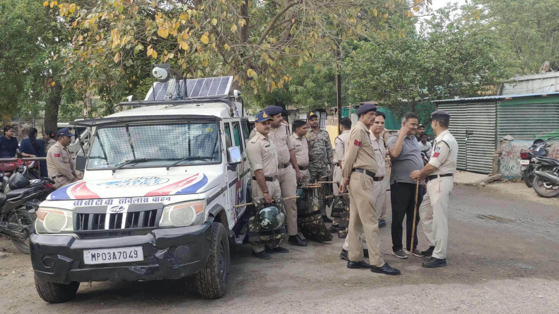 मुरैना: राष्ट्रीय चंबल घडिय़ाल अभ्यारण में रेत से भरी ट्रैक्टर-ट्रॉली रोकने पर रेत माफिया ने ली वनकर्मी की जान