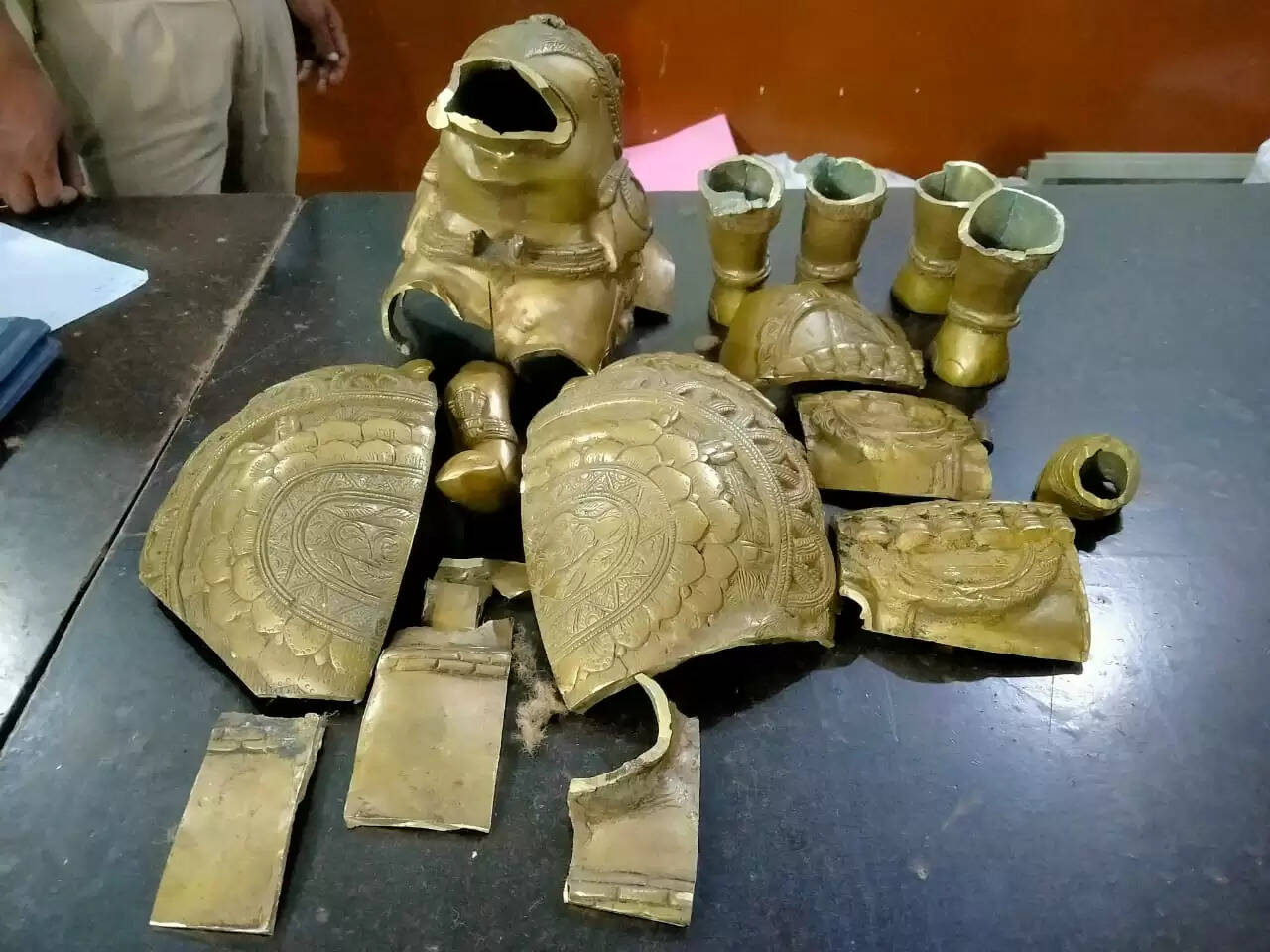 अंबिकापुर में पूर्व उप मुख्यमंत्री टीएस सिंहदेव के निवास से पीतल की मूर्ति चोरी, चार आरोपि‍त गिरफ्तार