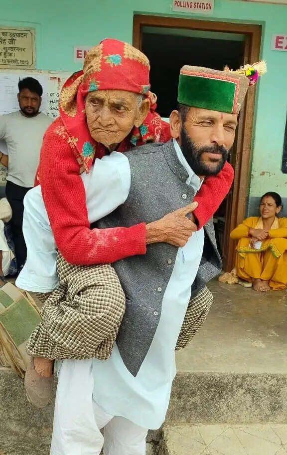 पंचायत चुनाव : मंडी में गर्मी पर भारी पड़ा वोटिंग का जोश