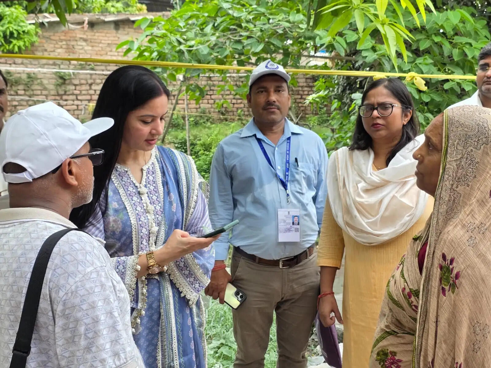 सोनपुर में जनगणना निदेशक ने मकान मालिकों से खुद किया प्रगणकों के डेटा का मिलान