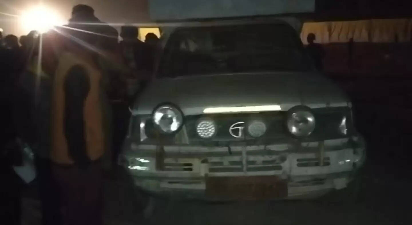 वाहन की चपेट में आने से किशोर की मौत, आक्रोशित ग्रामीणों ने किया सड़क जाम