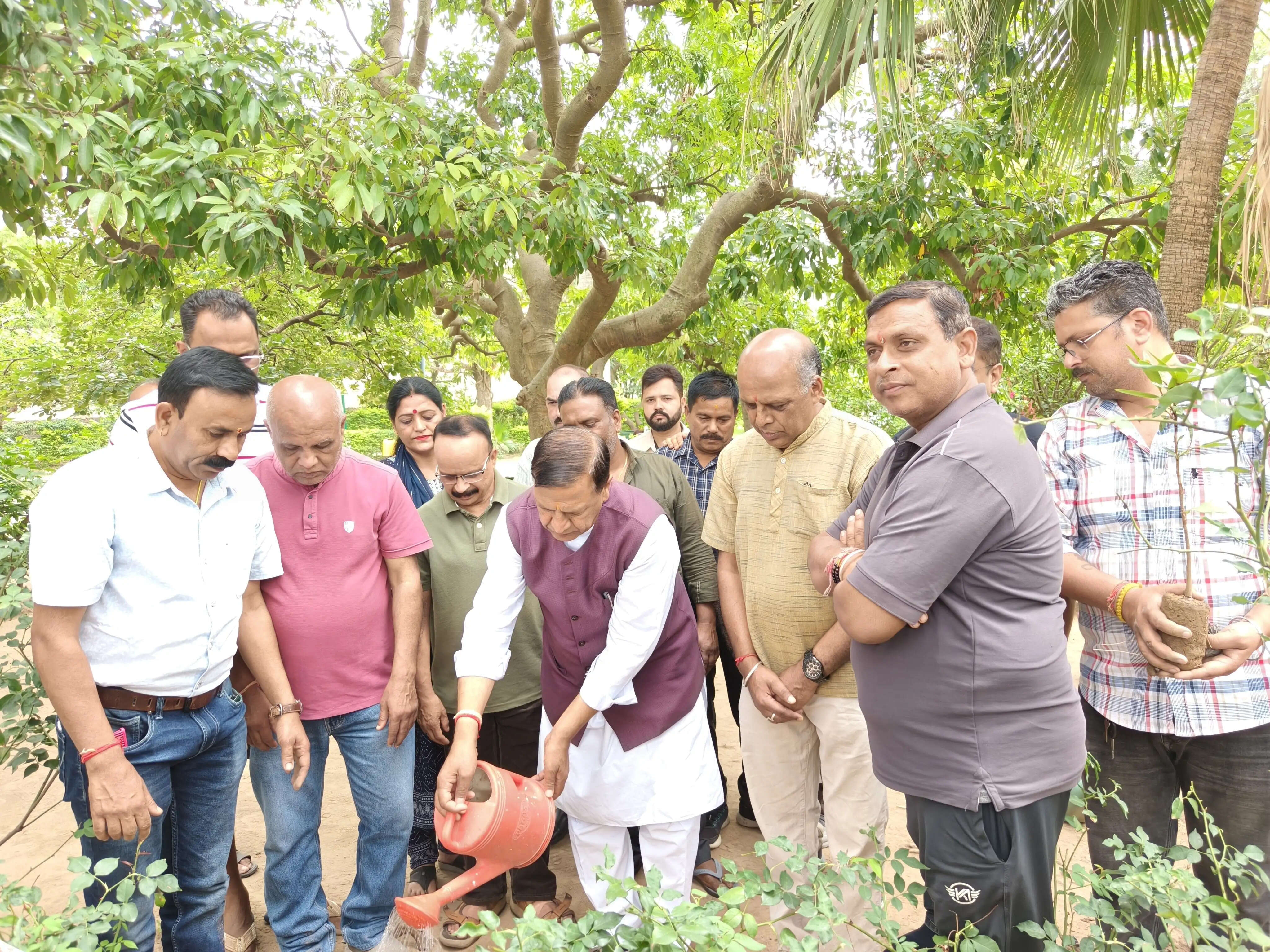 विश्व&nbsp; पर्यावरण दिवस पर भाजपा हर पोलिंग&nbsp; बूथ पर लगाएगी 25&nbsp; पौधे : डॉ राजीव बिंदल