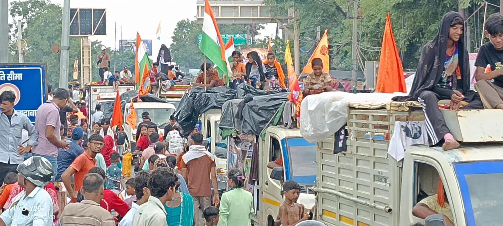 मुरादाबाद : हरिद्वार और दिल्ली रोड हुई भगवामय, डेढ़ लाख से अधिक कांवडिएं हरिद्वार व बृजघाट से कांवड़ लेकर पहुंचे