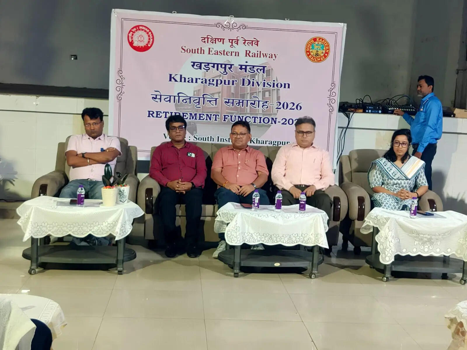 खड़गपुर मंडल में सेवानिवृत्त रेल अधिकारियों और कर्मचारियों का सम्मान