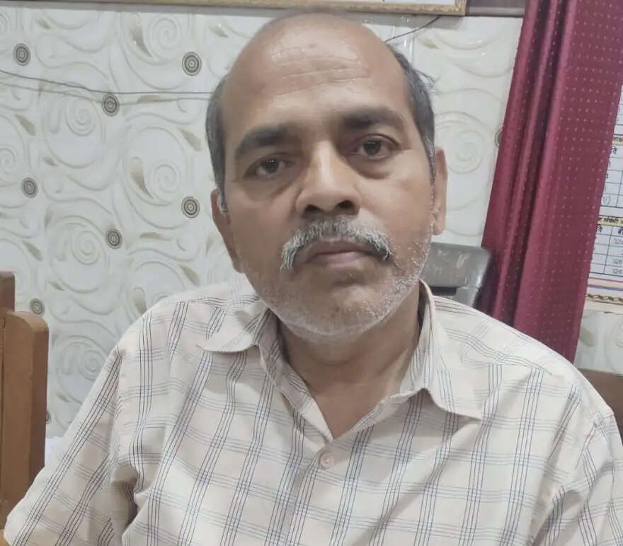 शाहजहांपुर में नवीन मंडी तिलहर में 9 हजार रुपये रिश्वत लेते क्षेत्रीय विपणन अधिकारी गिरफ्तार