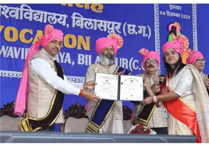 एयू के दीक्षांत समारोह में गोल्ड मेडलिस्ट लता व अपर्णा समेत केएन कॉलेज के 32 मेरिटोरियस सम्मानित