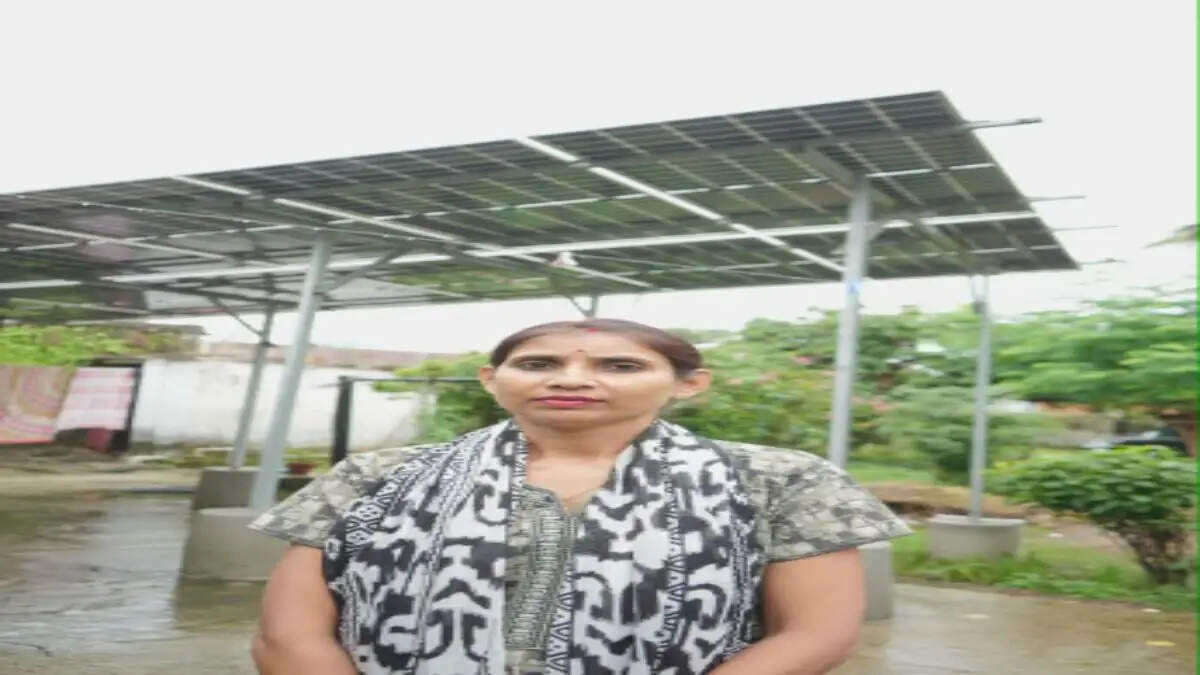 प्रधानमंत्री सूर्यघर मुफ्त बिजली योजना से श्रीमती मोनिका एक्का के घर का बिजली बिल हुआ शून्य