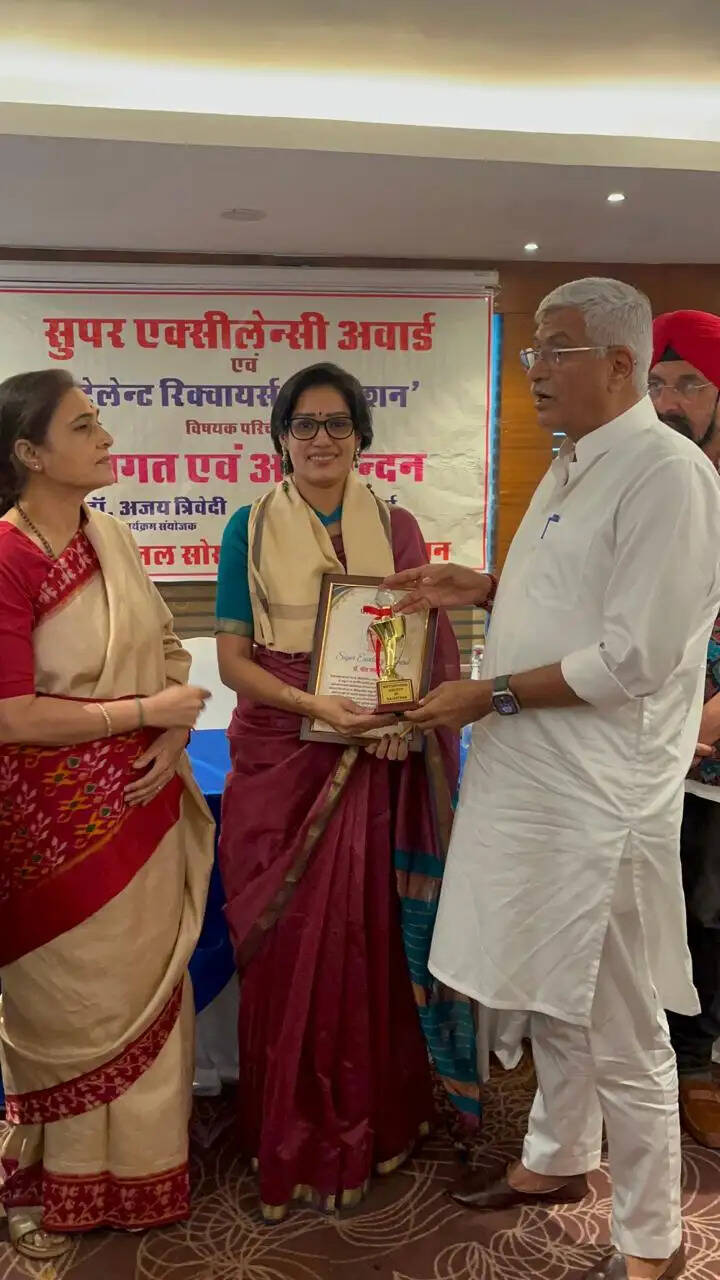 डॉ. माथुर मोटिवेशनल सोसायटी अचीवर्स अवॉर्ड से सम्मानित