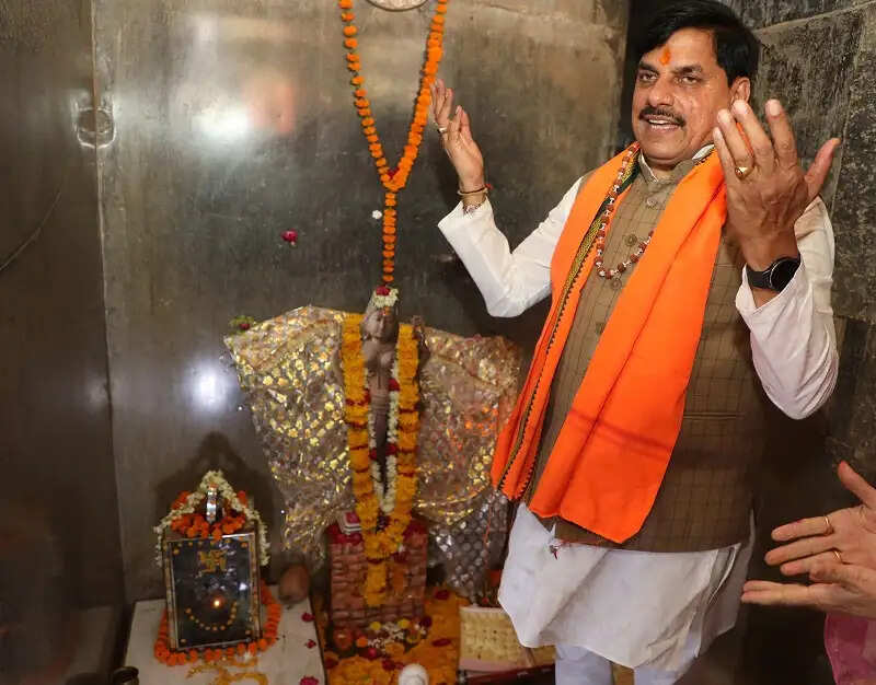 मप्र के मुख्यमंत्री पहुंचे धार की ऐतिहासिक भोजशाला, मां वाग्देवी के दर्शन कर की पूजा