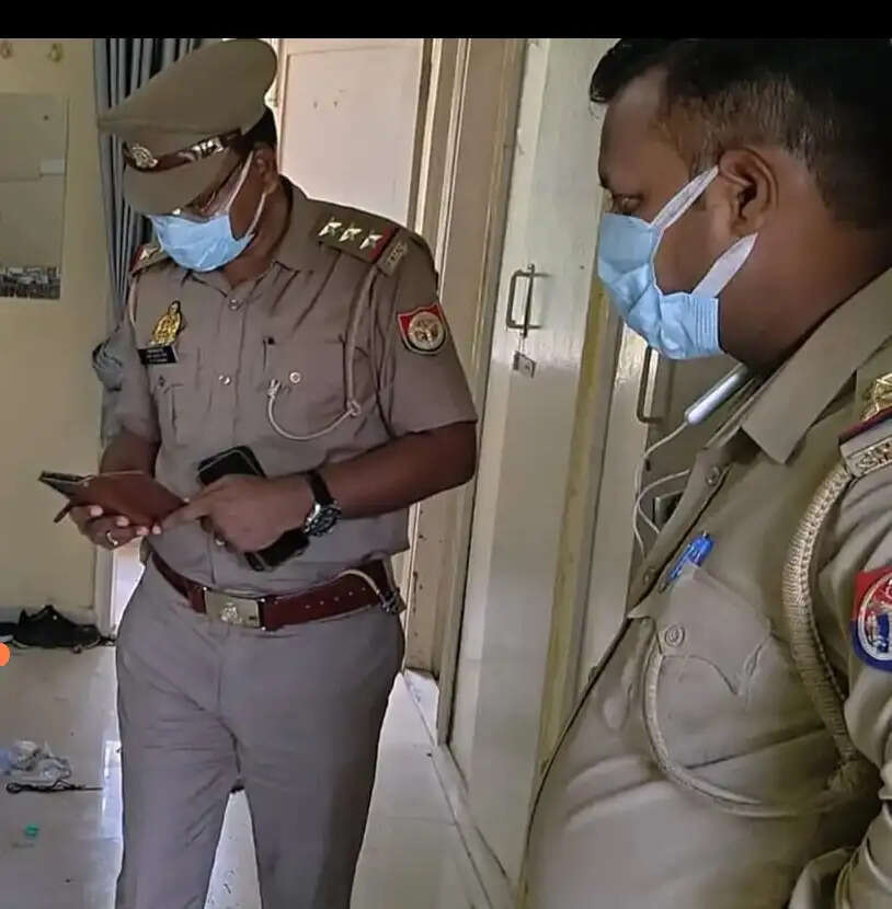 औरैया : हॉस्टल में सीनियर मैनेजर का शव मिला