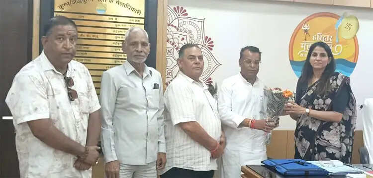 कुंभ निर्माण कार्यों में पारदर्शिता की मांग, कांग्रेस नेताओं ने मेलाधिकारी से की मुलाकात