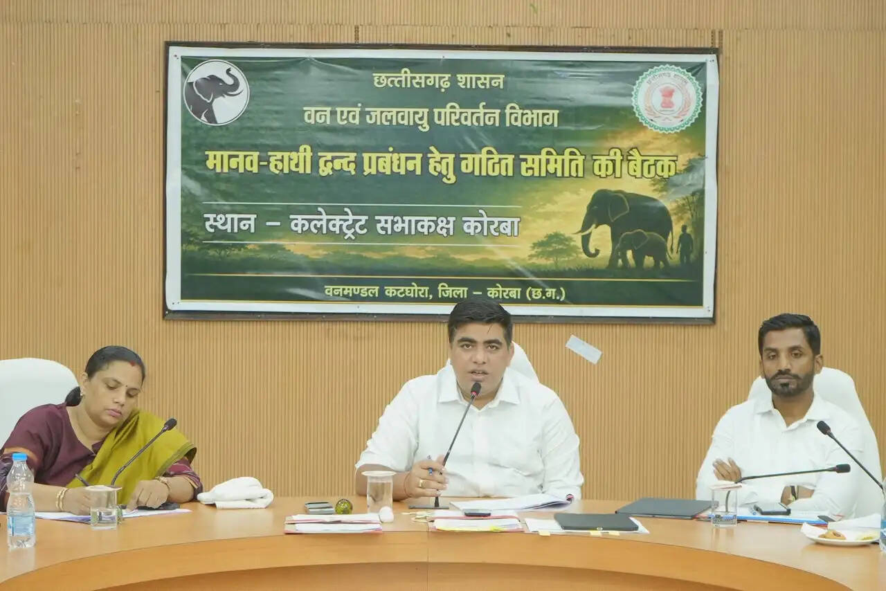 मानव-हाथी द्वंद्व रोकने कलेक्टर कुणाल दुदावत ने बनाई कार्ययोजना