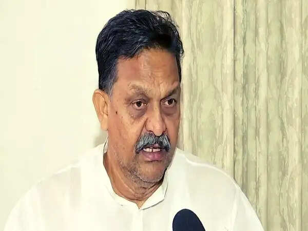 गाजीपुर सांसद अफजाल अंसारी समेत तीन पर एफआईआर